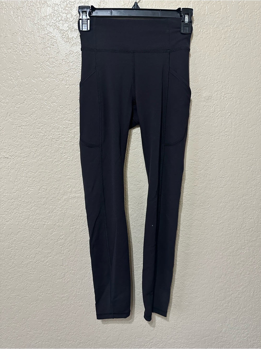 black lululemon leggings size 2